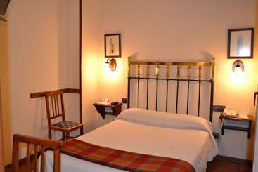 هتل Hostal Santa Agueda