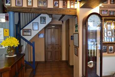 هتل Hostal Santa Agueda