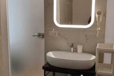 Hotel Ideal City Walk