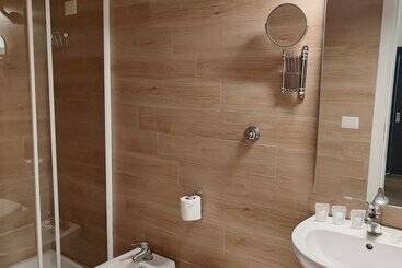Hotel Ideal City Walk