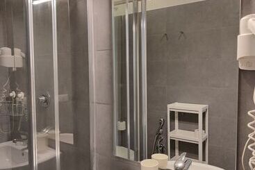 Hotel Ideal City Walk