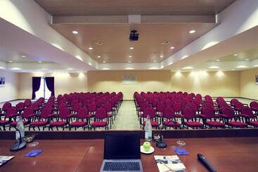 هتل Mercure Genova San Biagio