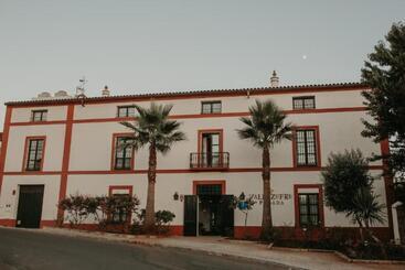 هتل Posada De Valdezufre