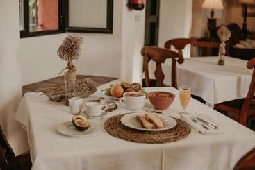 هتل Posada De Valdezufre