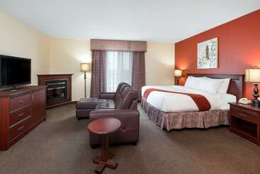 هتل Ramada Plaza By Wyndham Gatineau/manoir Du Casino