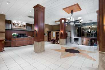هتل Ramada Plaza By Wyndham Gatineau/manoir Du Casino