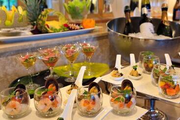 هتل The Naha Terrace