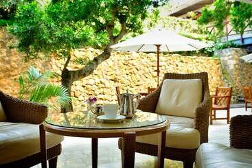 هتل The Naha Terrace