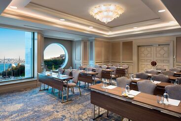 هتل The Ritz Carlton, Istanbul At The Bosphorus