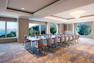 هتل The Ritz Carlton, Istanbul At The Bosphorus