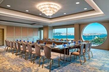 هتل The Ritz Carlton, Istanbul At The Bosphorus
