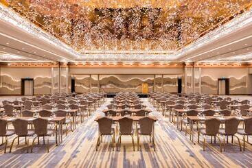 هتل The Ritz Carlton, Istanbul At The Bosphorus