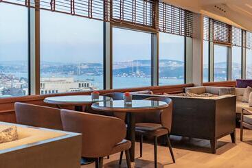 هتل The Ritz Carlton, Istanbul At The Bosphorus