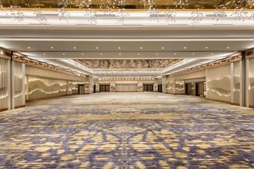 هتل The Ritz Carlton, Istanbul At The Bosphorus