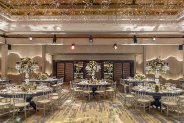 هتل The Ritz Carlton, Istanbul At The Bosphorus