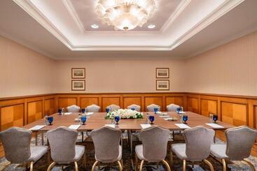 هتل The Ritz Carlton, Istanbul At The Bosphorus
