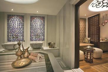 هتل The Ritz Carlton, Istanbul At The Bosphorus