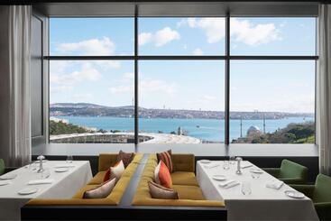 هتل The Ritz Carlton, Istanbul At The Bosphorus