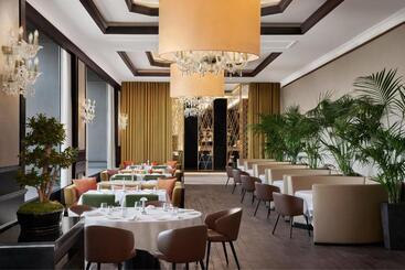 هتل The Ritz Carlton, Istanbul At The Bosphorus