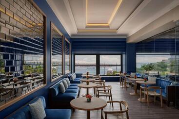 هتل The Ritz Carlton, Istanbul At The Bosphorus