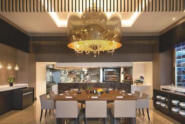 هتل The Ritz Carlton, Istanbul At The Bosphorus