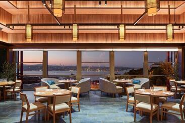 هتل The Ritz Carlton, Istanbul At The Bosphorus