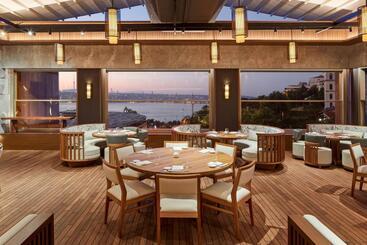 هتل The Ritz Carlton, Istanbul At The Bosphorus