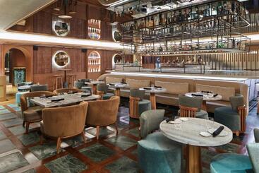 هتل The Ritz Carlton, Istanbul At The Bosphorus