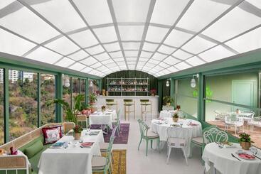 هتل The Ritz Carlton, Istanbul At The Bosphorus