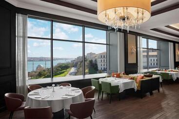 هتل The Ritz Carlton, Istanbul At The Bosphorus