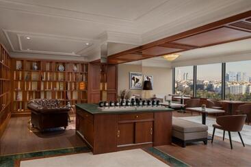 هتل The Ritz Carlton, Istanbul At The Bosphorus