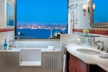 هتل The Ritz Carlton, Istanbul At The Bosphorus