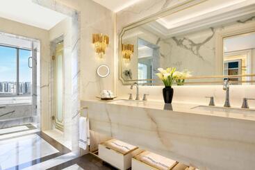 هتل The Ritz Carlton, Istanbul At The Bosphorus