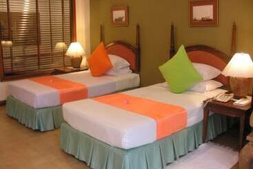 هتل White House Beach Resort