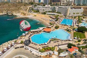 استراحتگاه Mövenpick Hotel Beirut