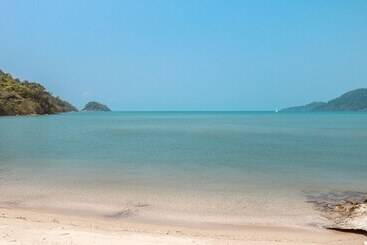 استراحتگاه The Aiyapura Koh Chang