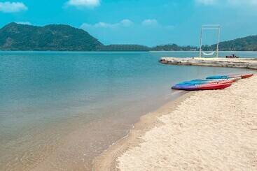 استراحتگاه The Aiyapura Koh Chang