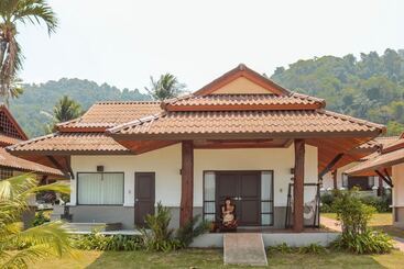 استراحتگاه The Aiyapura Koh Chang