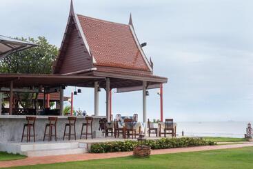 Royal Lanta Resort & Spa