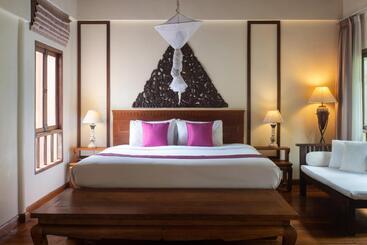 Royal Lanta Resort & Spa