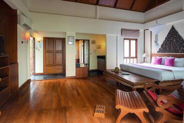 Royal Lanta Resort & Spa