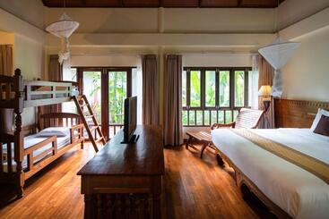 Royal Lanta Resort & Spa