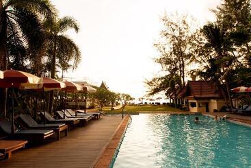 Royal Lanta Resort & Spa