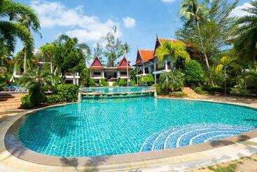 Royal Lanta Resort & Spa