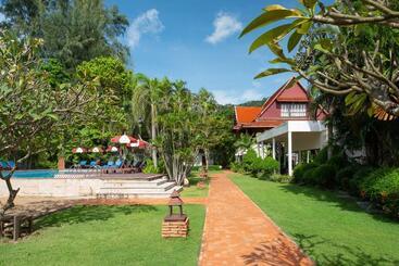 Royal Lanta Resort & Spa