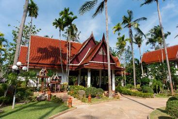 Royal Lanta Resort & Spa