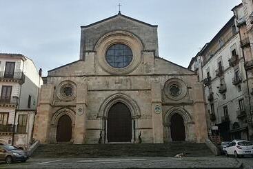 7 Sorelle B&b Camere In Pieno Centro Città Con Bagno Privato, Free High Speed Wi Fi, Netflix