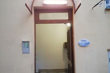 7 Sorelle B&b Camere In Pieno Centro Città Con Bagno Privato, Free High Speed Wi Fi, Netflix