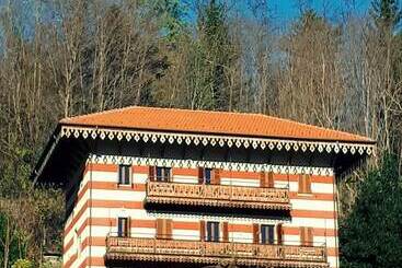 تختخواب و صبحانه La Vecchia Valigia