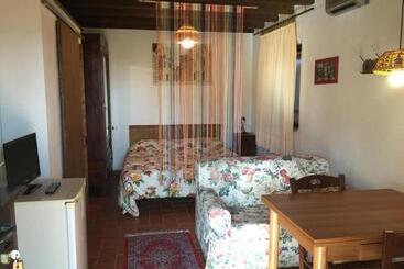 هتل روستایی Poggio Baroni Agriturismo
